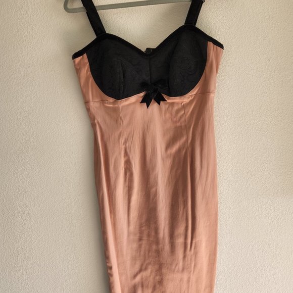 Deadly Dames Courtesan Wiggle Dress in Mauve Rose - Picture 2 of 4